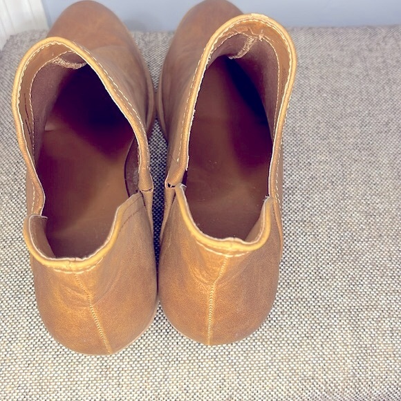 Universal Threads tan ankle boot, size 11. - Picture 6 of 12